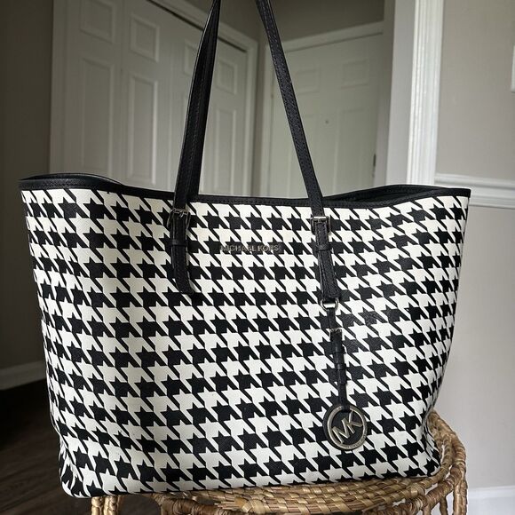 MICHAEL KORS Jet Set Travel Tote In Houndstooth - Black & White Leather Bag - Picture 1 of 14